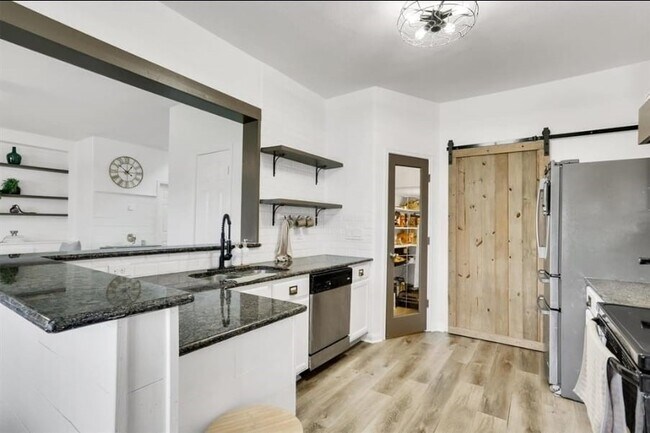 Building Photo - 6715 Plum Springs Ln