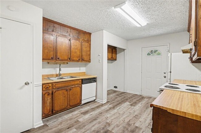 Foto del edificio - 165 Plum Orchard Rd