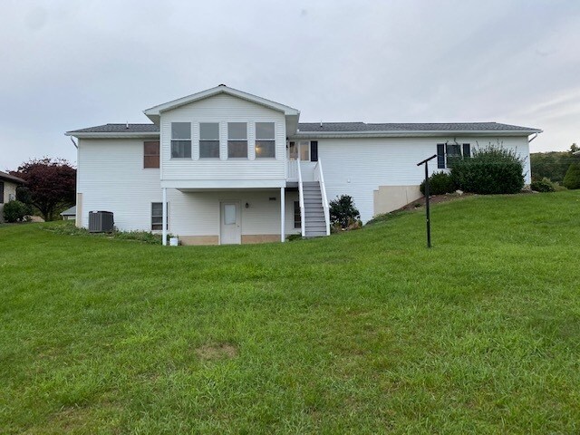 Building Photo - 718 Vista Heights Dr