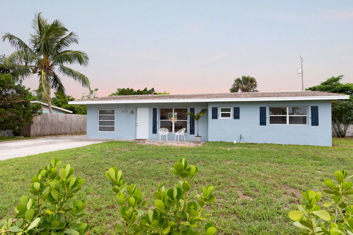 Foto principal - 2854 NE Hickory Ridge Ave