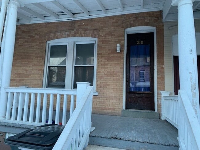 Building Photo - 218 N Madison St