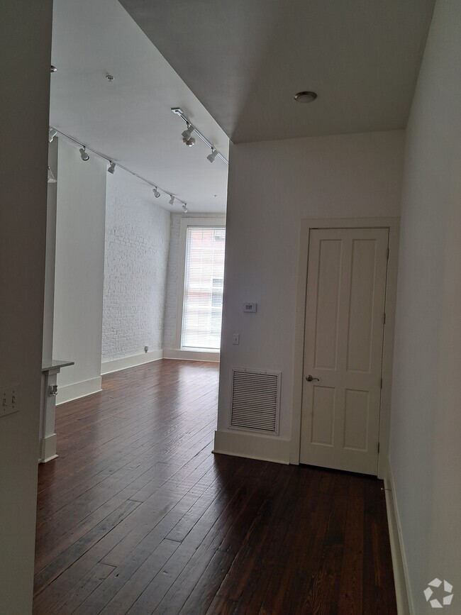 Building Photo - 204 Decatur St