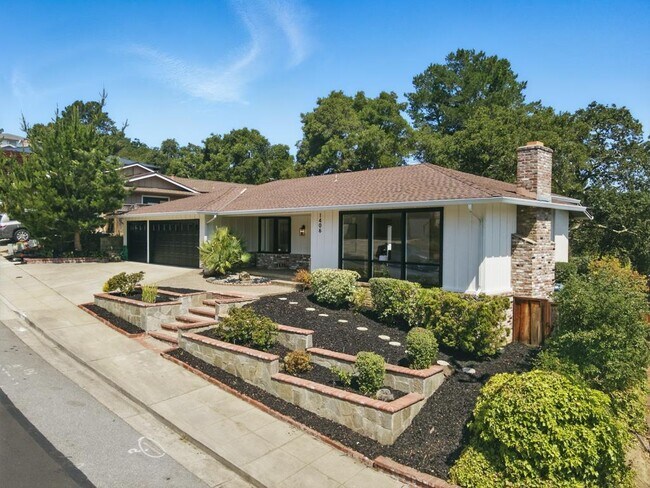 Building Photo - 1406 Cedarwood Dr