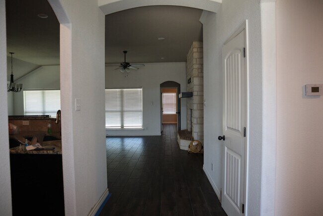 Building Photo - 5207 Colina Dr