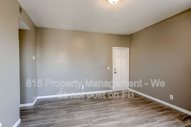 Foto del edificio - 301 Benton Blvd