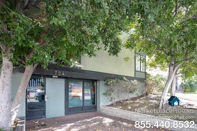 Building Photo - 724 S Stanley Ave