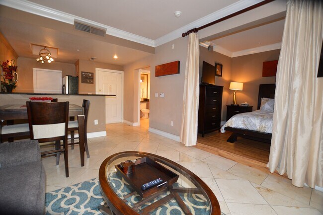 Foto del edificio - Charming Jr. 1 Bd Studio Condo at Merididan Private Residences.