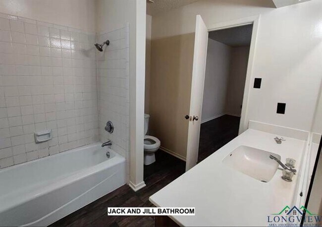 Building Photo - 902 Niblick