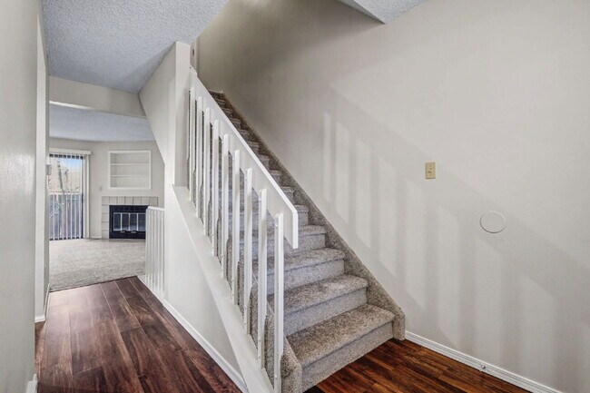 Foto del edificio - 2315 Lexington Village Ln