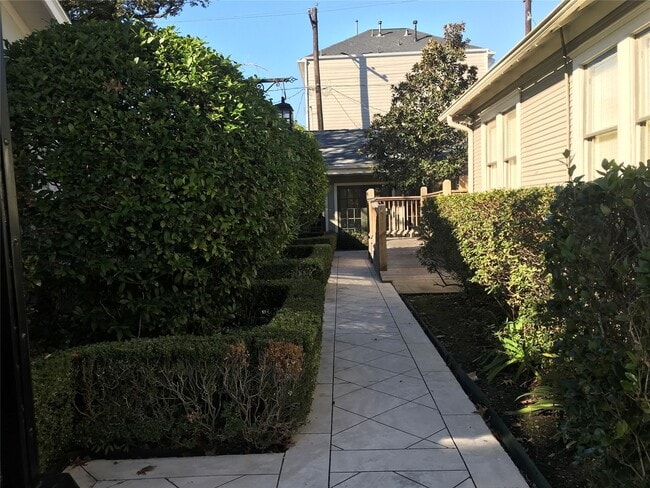 Building Photo - 1533 Heights Blvd