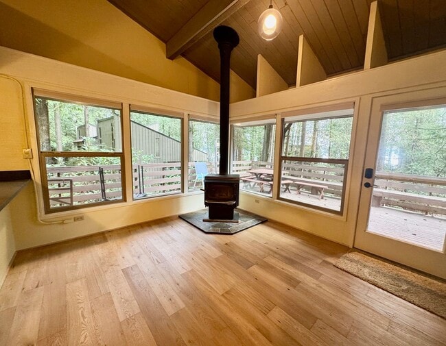 Foto del edificio - Come live in this quiet corner of Harstine Island!