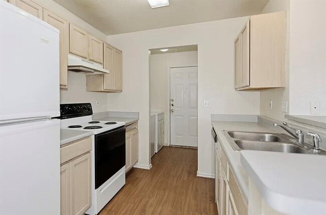 Building Photo - 844-846-846 Sagewood Trail