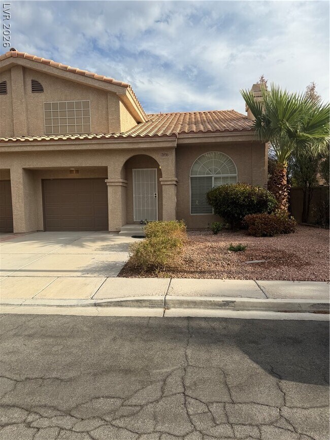 Foto del edificio - 2836 Lone Cliff Dr