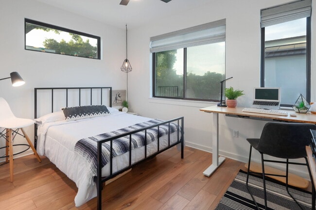 Building Photo - Spacious 3-Bedroom Townhouse Retreat