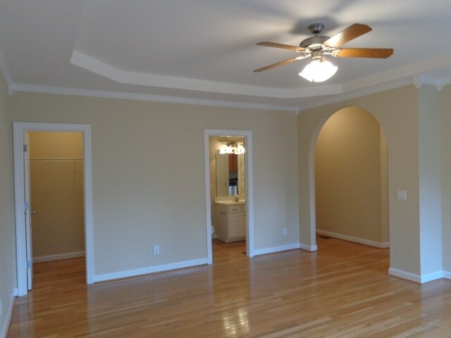 Building Photo - 632 Palisades Court