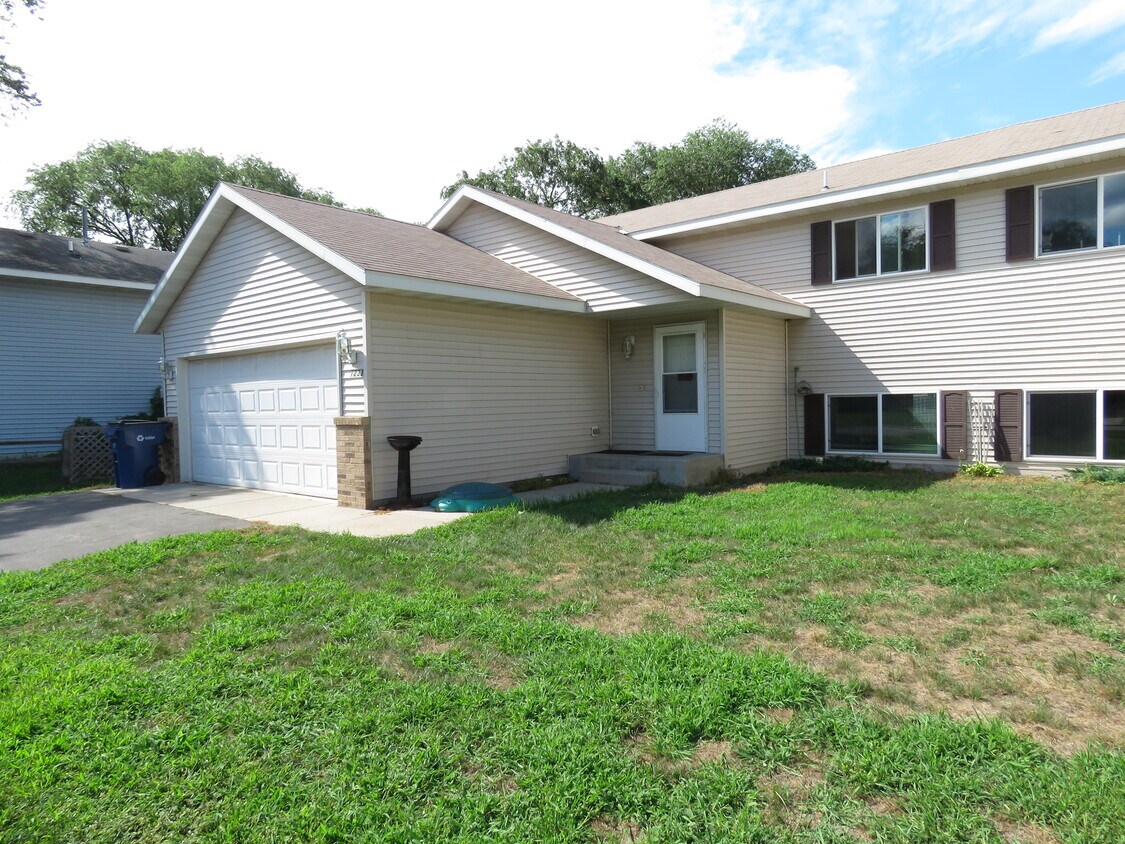 Foto principal - 1233 2nd St NE