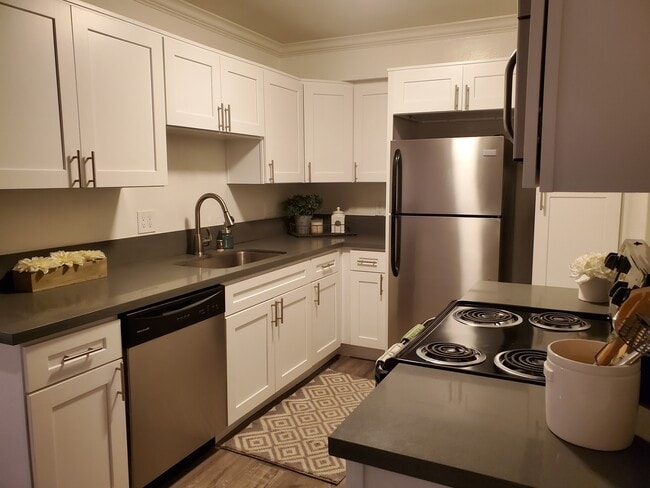 Building Photo - Amberwood Drive