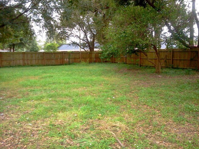 Foto del edificio - Awesome 2BR/1BA w/Open Floor Plan, Deck, L...