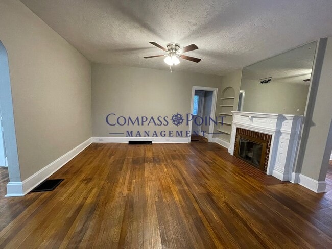 Building Photo - Welcome To Your New Home! FIRST MONTH'S RENT FREE!!