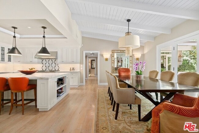 Building Photo - 2552 Benedict Canyon Drive