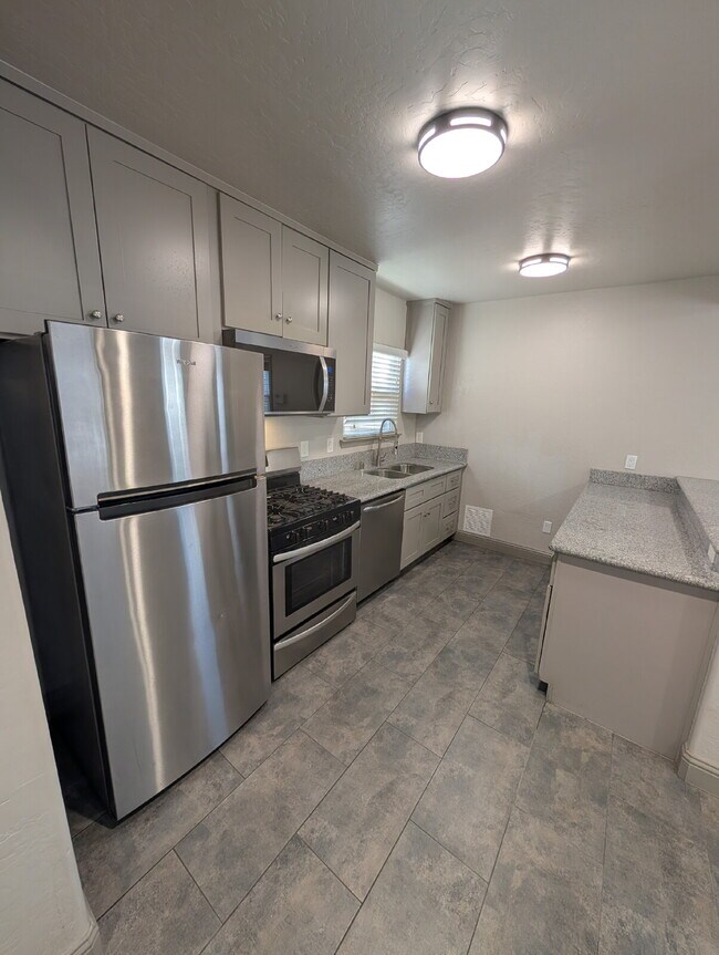 Foto del edificio - 935 E Divisadero St