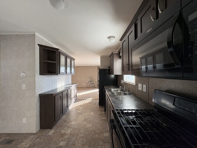 Building Photo - 12 E Manor St