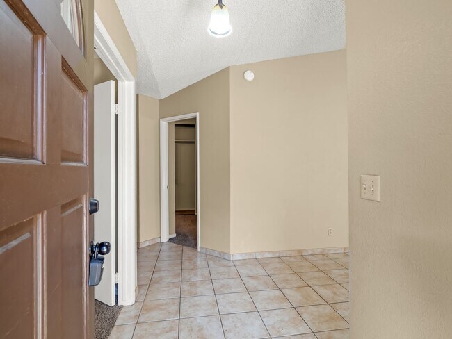 Building Photo - 3 Bedroom Home Rent Ready!!!