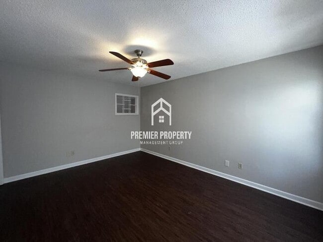 Building Photo - $300 OFF FIRST MONTHS RENT!