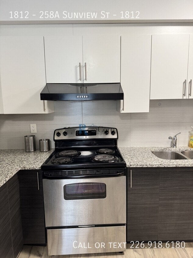 Building Photo - 258A-258A Sunview St