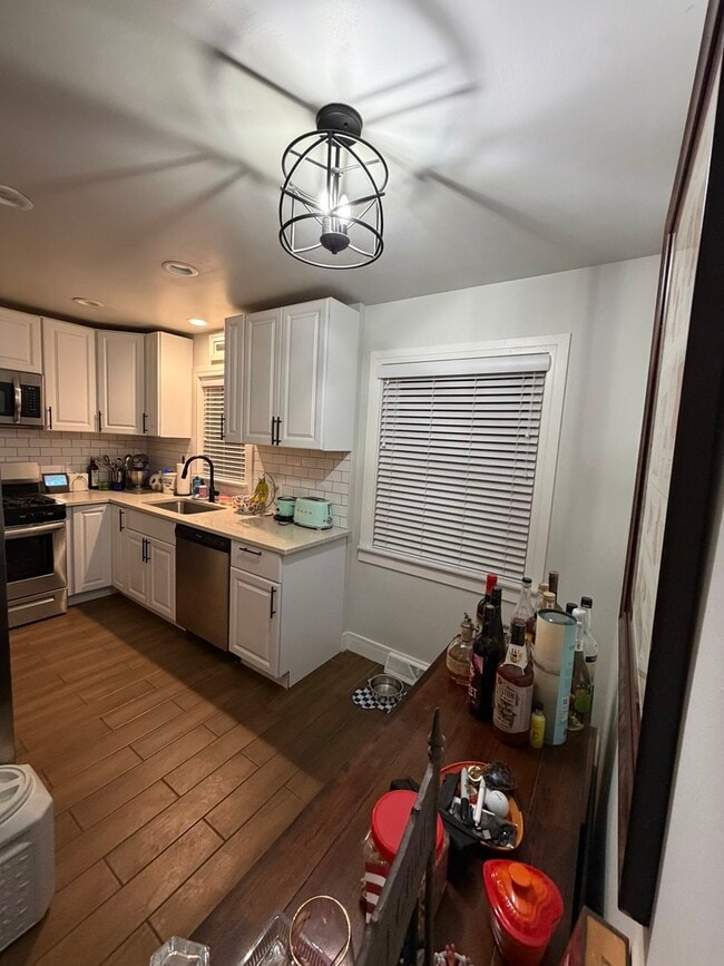 Foto del edificio - 8000 N Ozark Ave