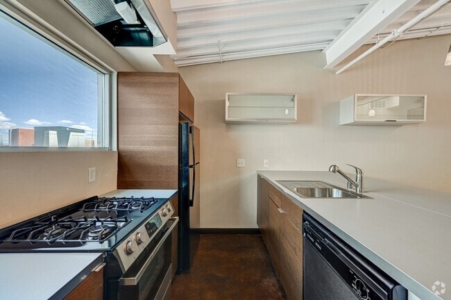 Building Photo - Trendy Loft Living Near The Arts District!
