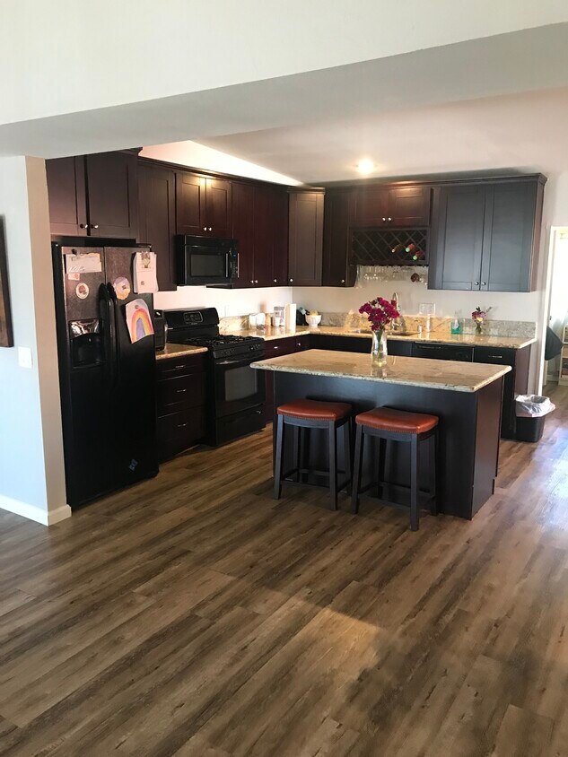 Foto principal - 839 Galopago St