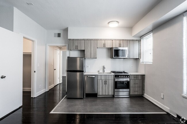 Interior Photo - 6500 Yucca Street