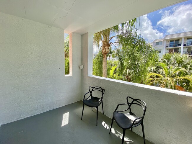 Foto del edificio - 17125 N Bay Rd