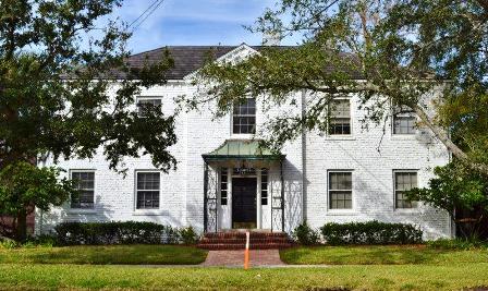 Frente a Riverside Ave - 2321 Riverside Ave