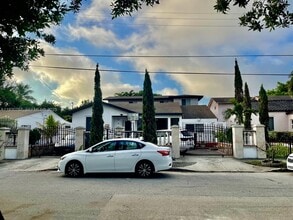 Building Photo - 1232 SW 17th Terrace