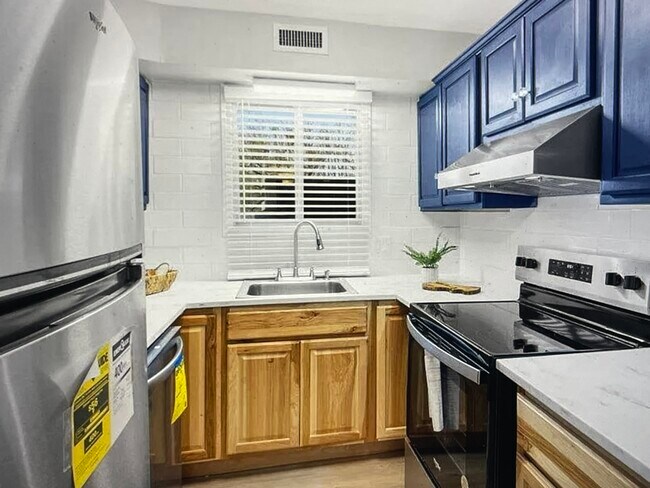 Foto del edificio - 1175 Carriage Cir