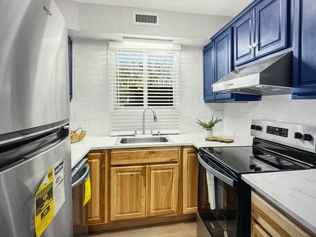 Building Photo - 1175 Carriage Cir