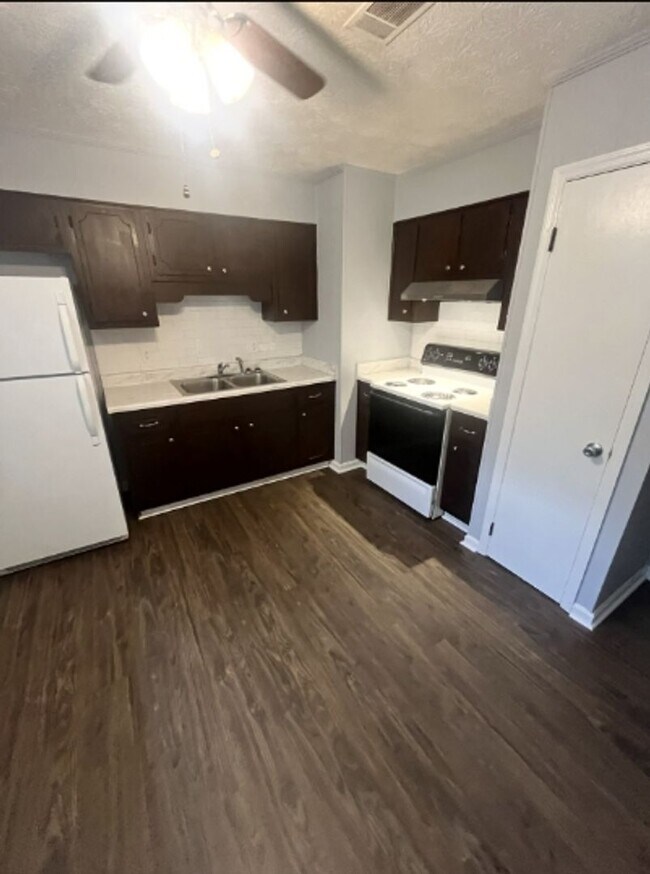 Foto del edificio - 3 Bed 1 Bath House