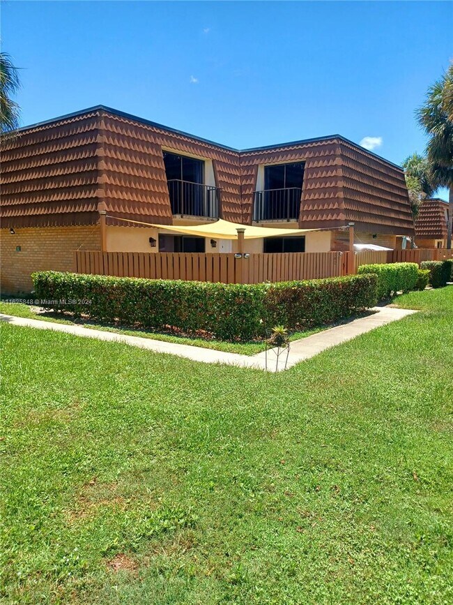 Building Photo - 141 Heritage Way