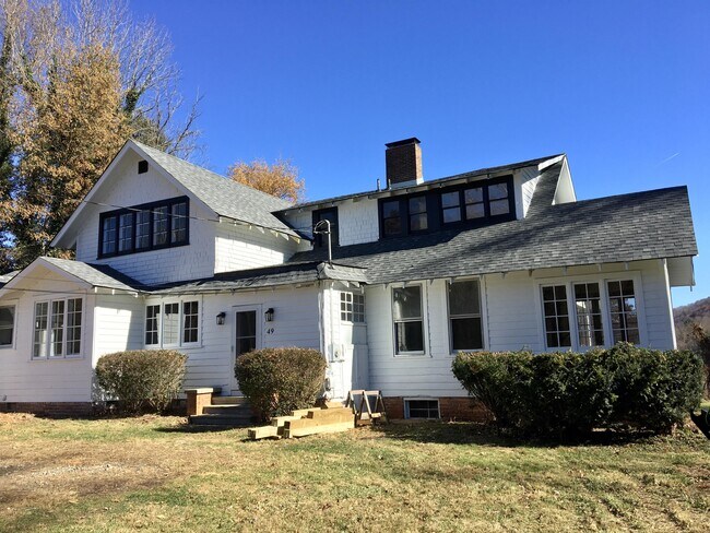 Foto del edificio - 63 Gash Farm Rd