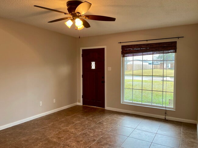 Building Photo - 2536 Mary Ann Dr