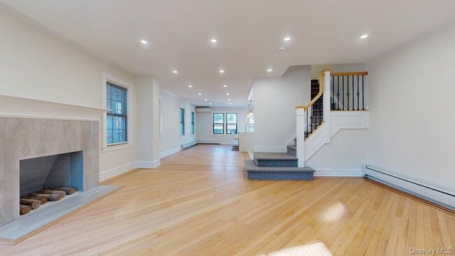 Building Photo - 88-37 62nd Dr