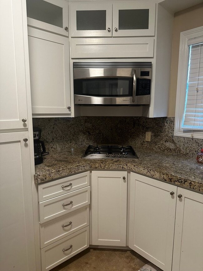 Building Photo - All Bills Paid - 2 Bedroom Apartment for r...