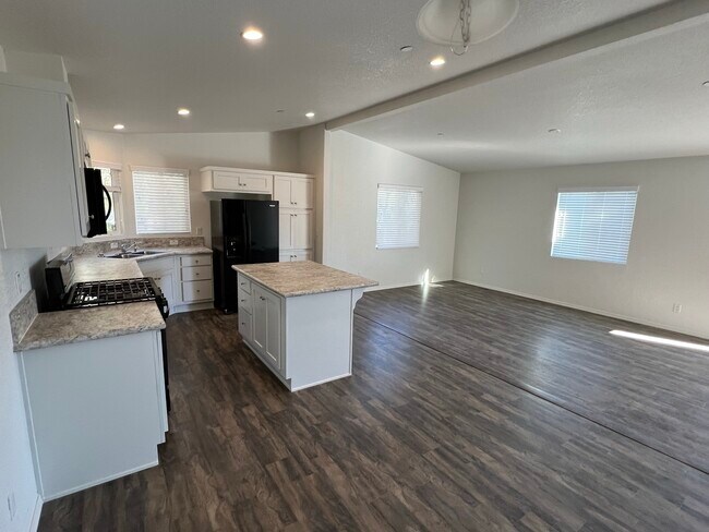 Building Photo - 28648 Meadow Glen Way W