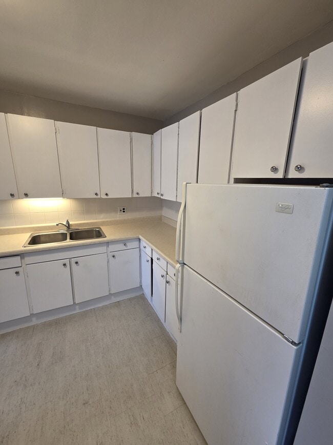 Building Photo - 10 Esson St