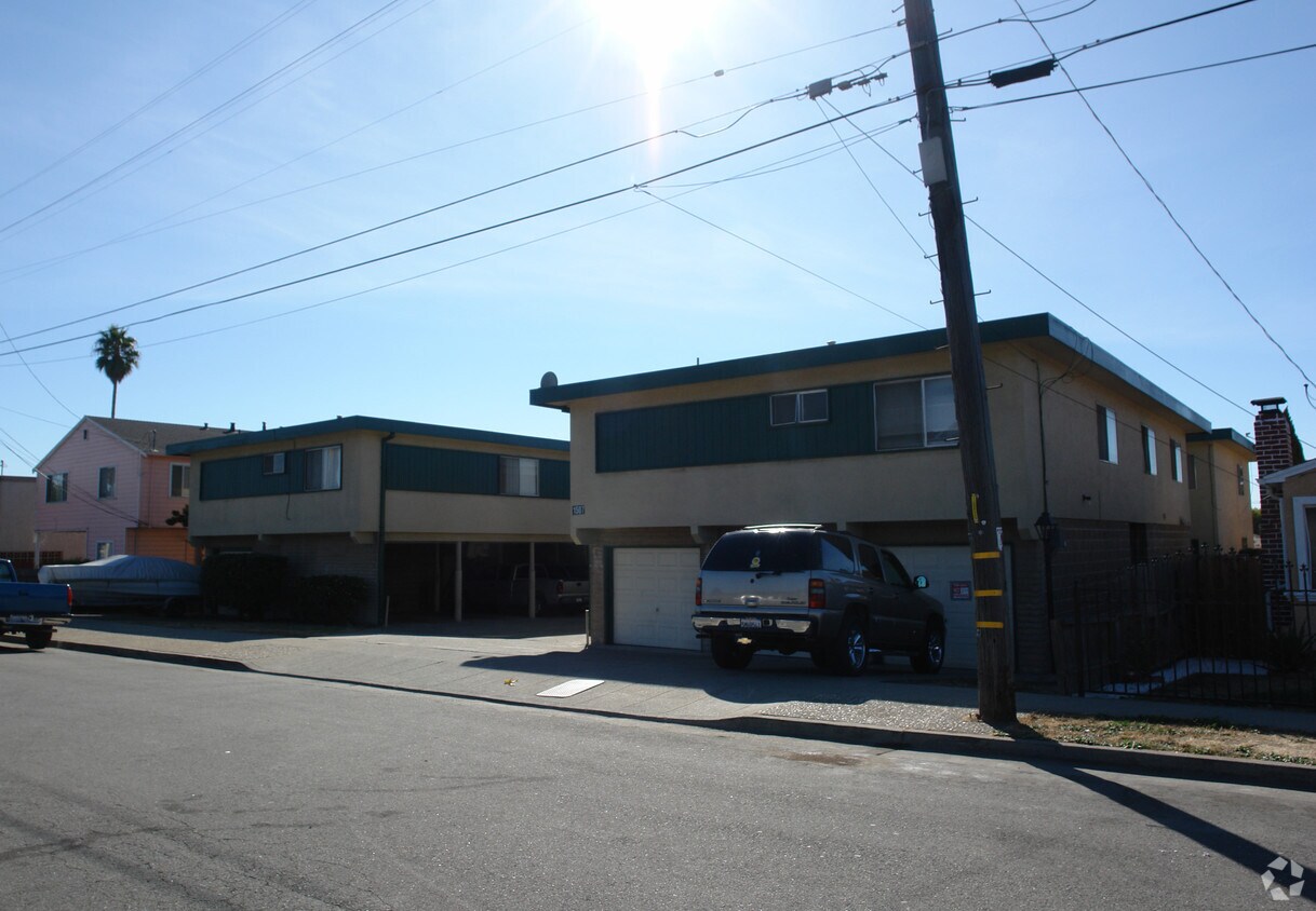 Exterior - 1507 Humboldt Ave
