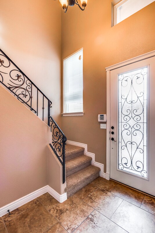 Building Photo - Home For Rent - Extraordinary Eastside Hom...