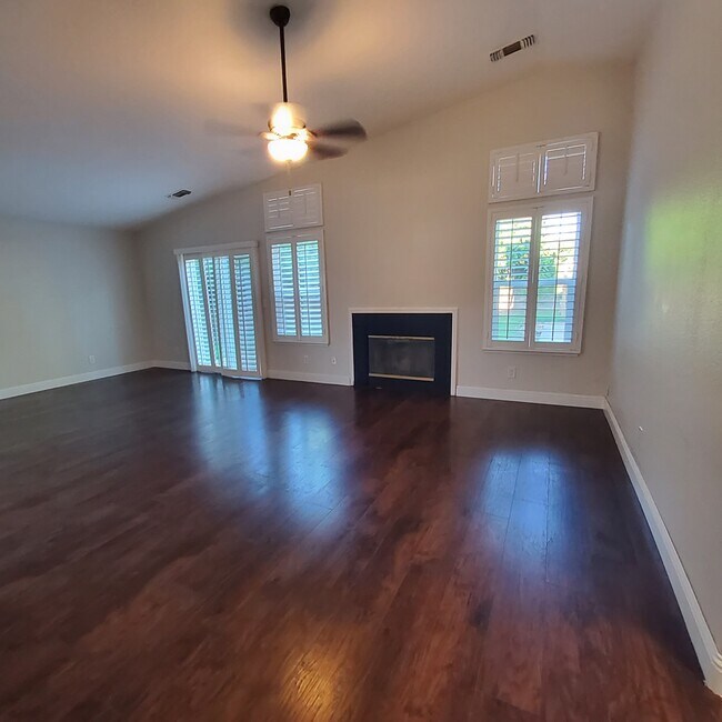 Foto del edificio - 1936 Big Oaks Ct