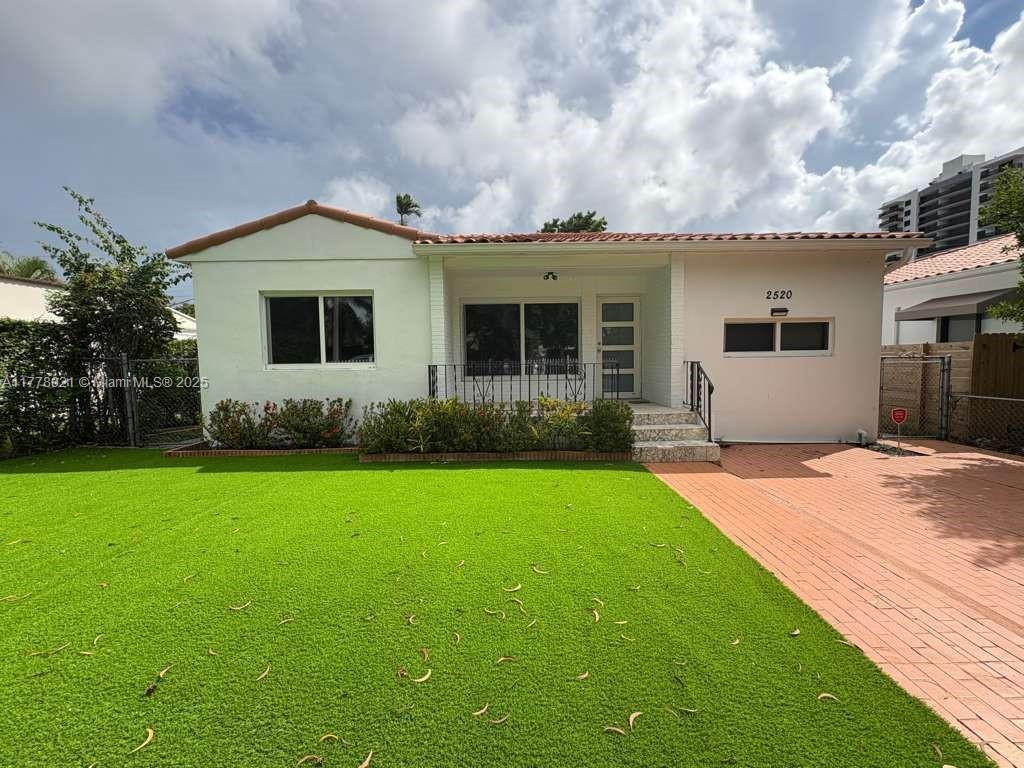 Foto principal - 2520 SW 22nd Terrace